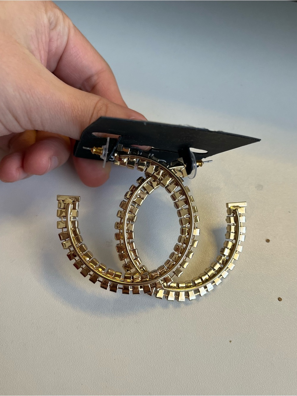 NOS Guess Baguette HOOP DANGLE EARRINGS BEAUTIFUL CRYSTAL GOLD TONE - Picture 3 of 4